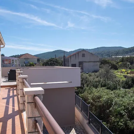 5 Bedroom In بيت للعطل فيلا لوكا