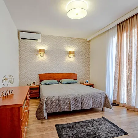 بيت للعطل 5 Bedroom In فيلا لوكا