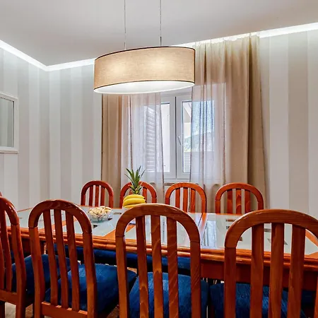 5 Bedroom In * فيلا لوكا