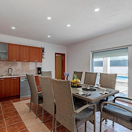 5 Bedroom In فيلا لوكا