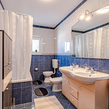 5 Bedroom In بيت للعطل *