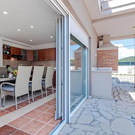 5 Bedroom In بيت للعطل *