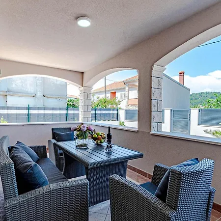 5 Bedroom In فيلا لوكا