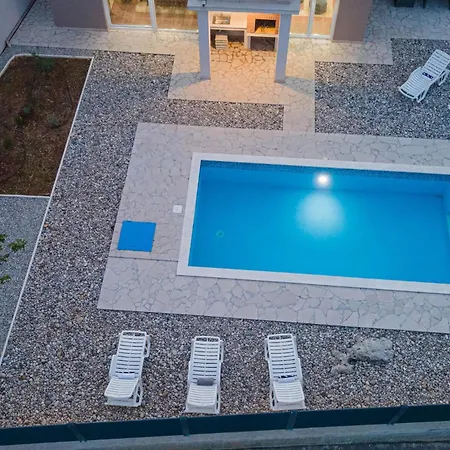 5 Bedroom In فيلا لوكا