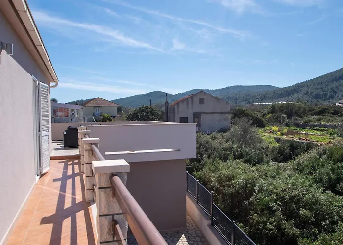 5 Bedroom In Hébergement de vacances Vela Luka