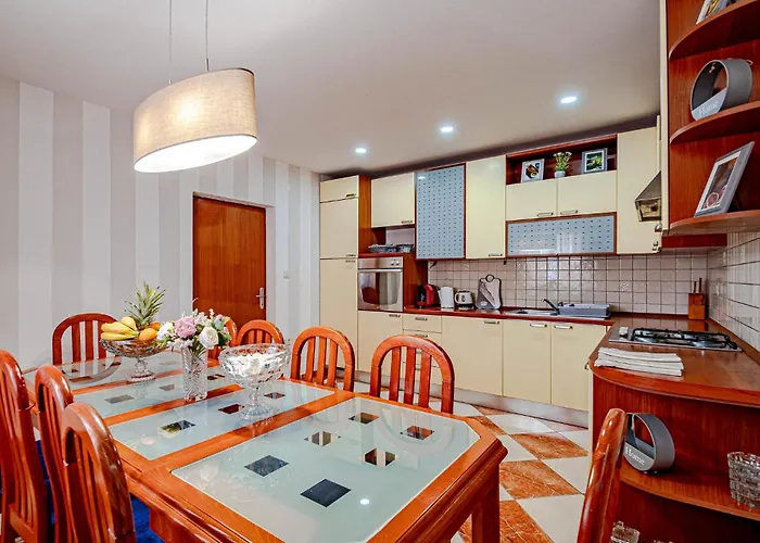 Hébergement de vacances 5 Bedroom In Vela Luka