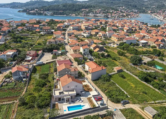 5 Bedroom In Hébergement de vacances Vela Luka